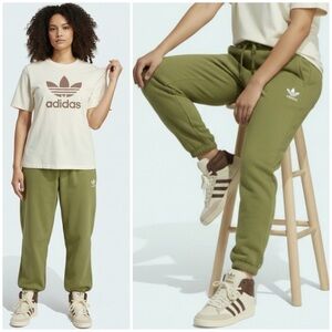 NWT XL 2 PC adidas originals t-shirt and joggers matching outfit brand new